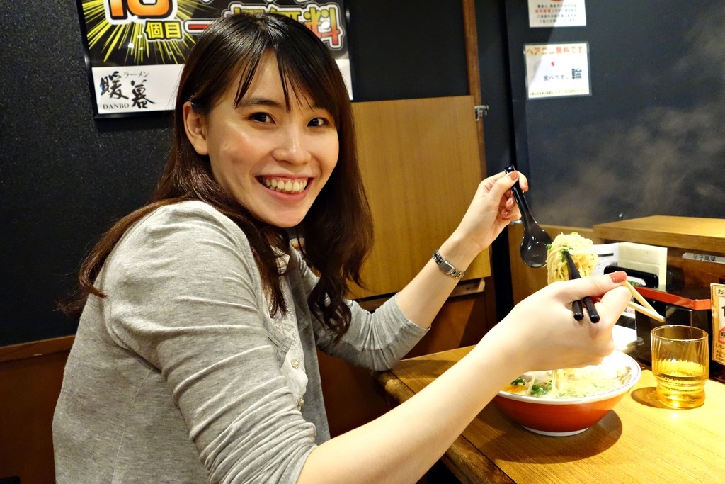 [食記]沖繩小祿站暖暮拉麵 | 日本美食 | 好吃美食的八里人