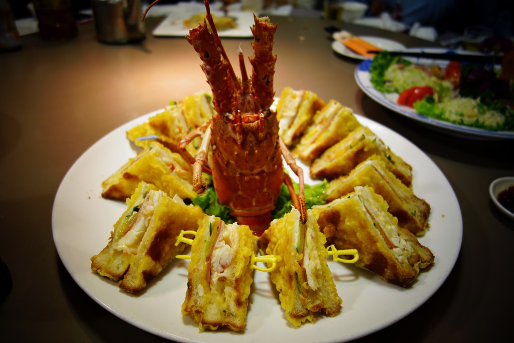 [食記]台北 中正 新東南海鮮料理餐廳 | 心太軟, 新東南, 明蝦, 龍蝦三明治 | 好吃美食的八里人