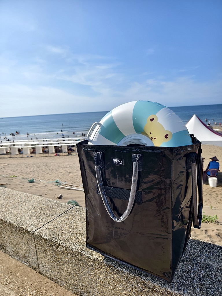 海邊實測：從泳圈到餅乾，全都裝得下