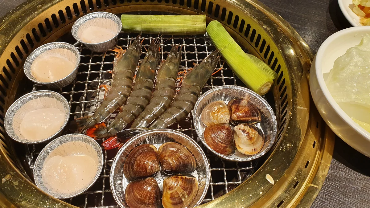 茶六燒肉堂海鮮蒸籠 草蝦蛤蜊玉米筍茶碗蒸