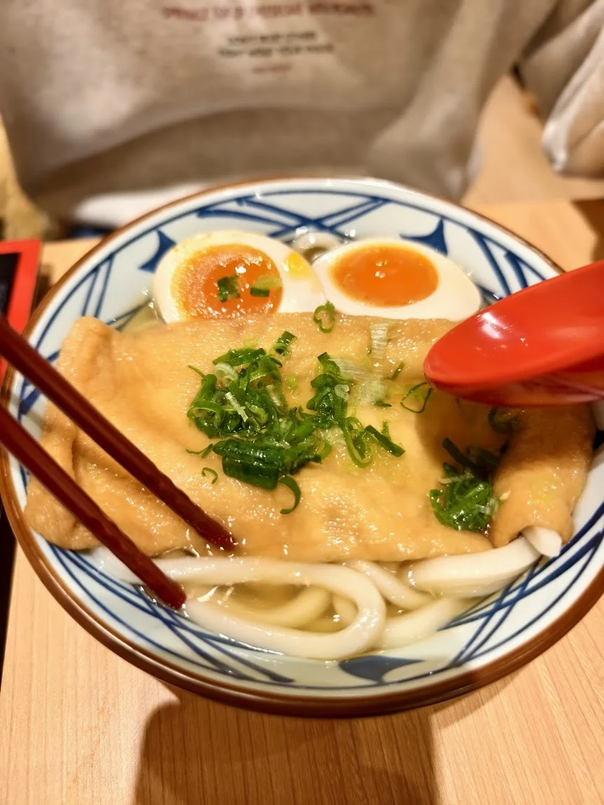 丸龜製麵豆皮烏龍麵加滷蛋實拍