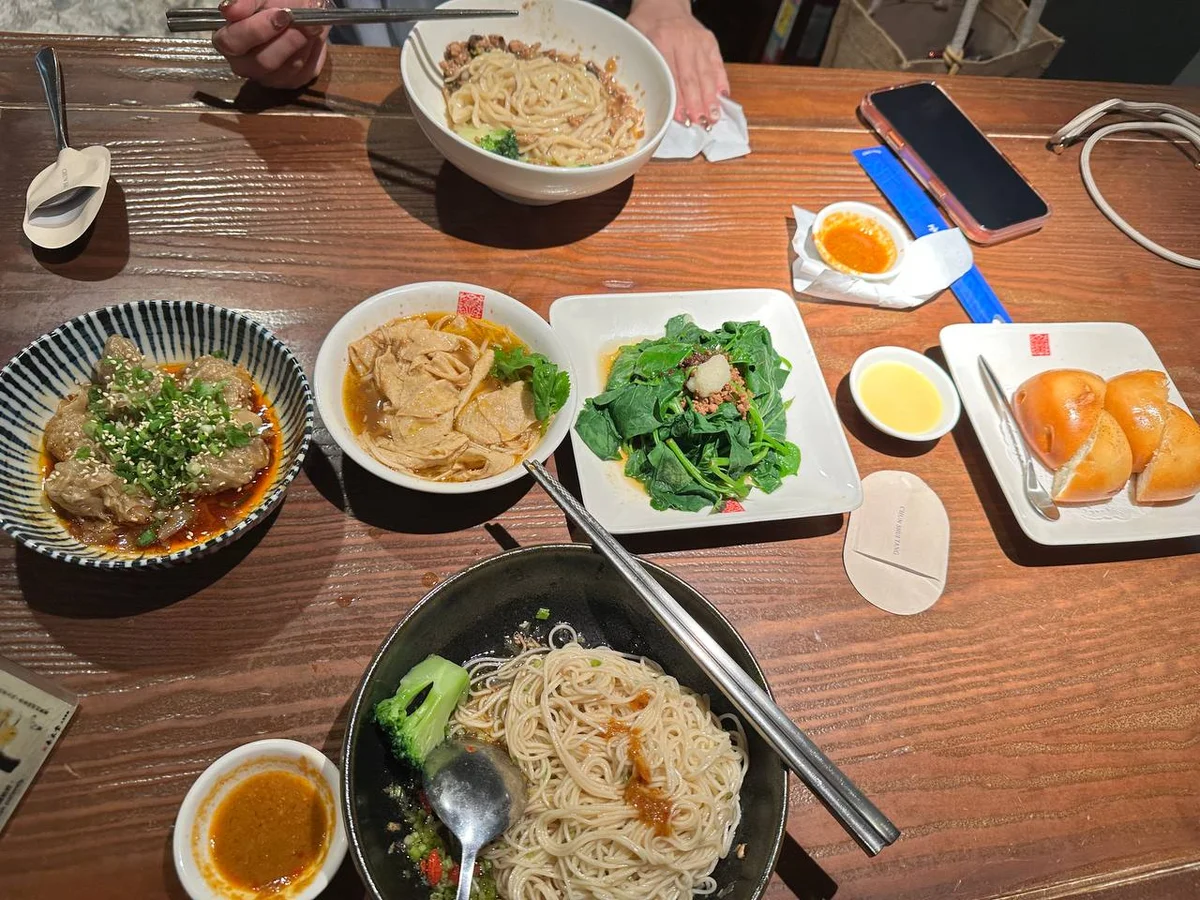 春水堂 2026 實際用餐照片 功夫麵 川味椒麻雞絲 黃金煉乳饅頭 燙青菜